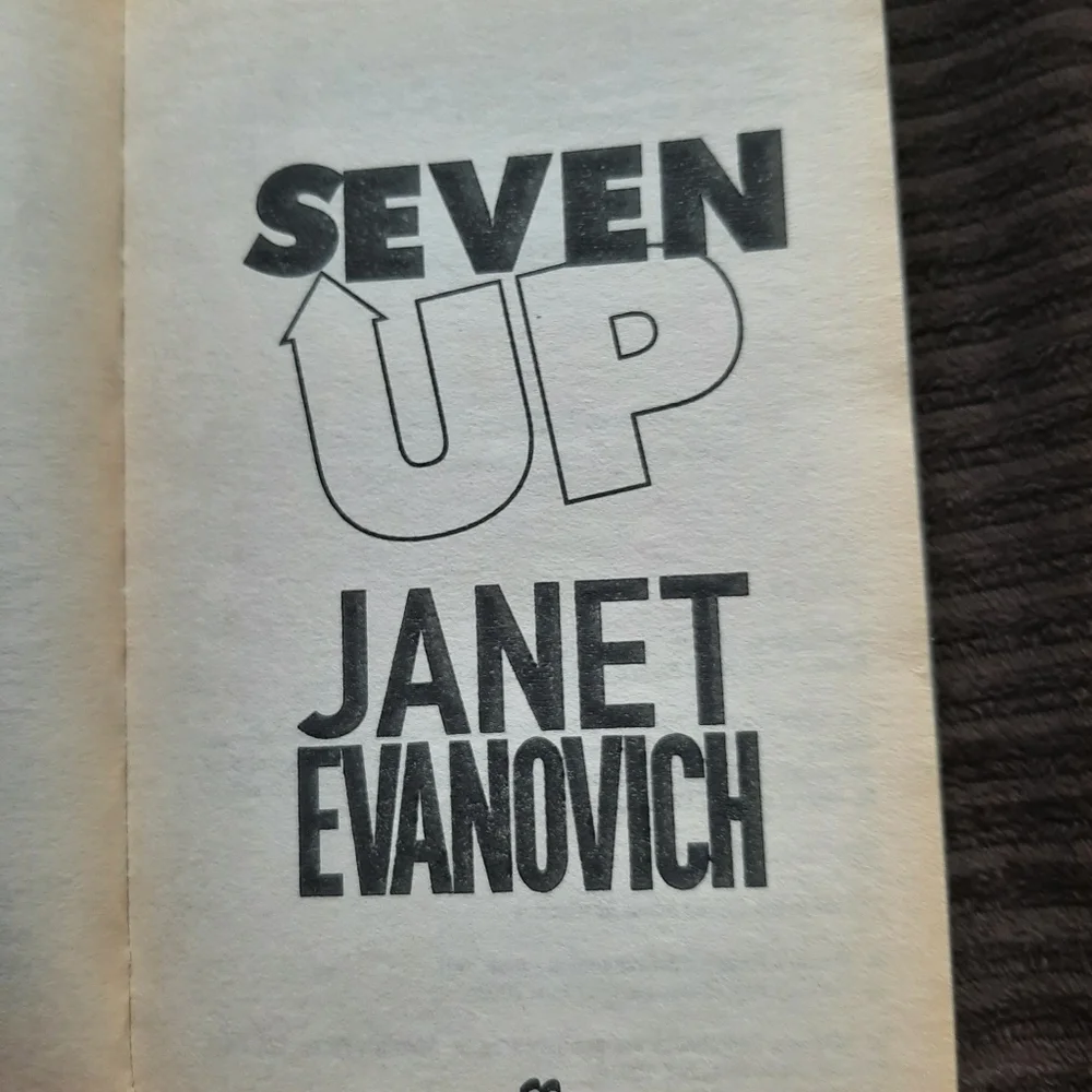 Seven Up paperback by Janet Evanovich